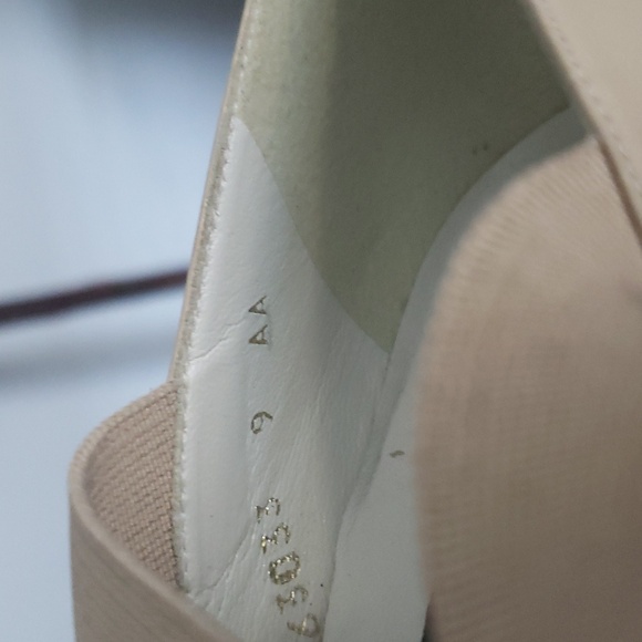 STUART WEITZMAN CREME ELASTIC STRAPPED SANDALS SZ 9AA - Picture 6 of 6